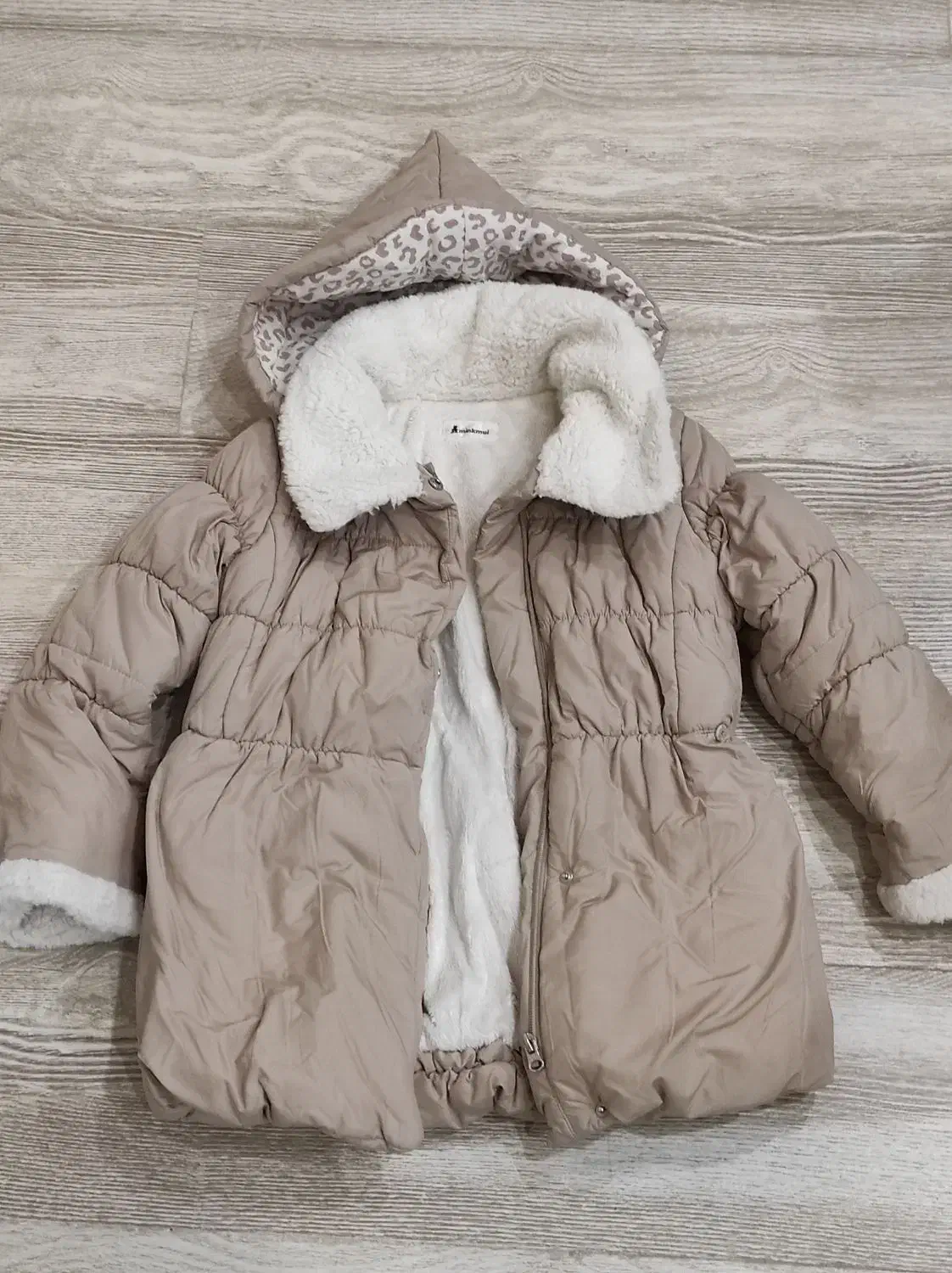 لباس بچه گانه|کفش و لباس بچه|خوی, |دیوار