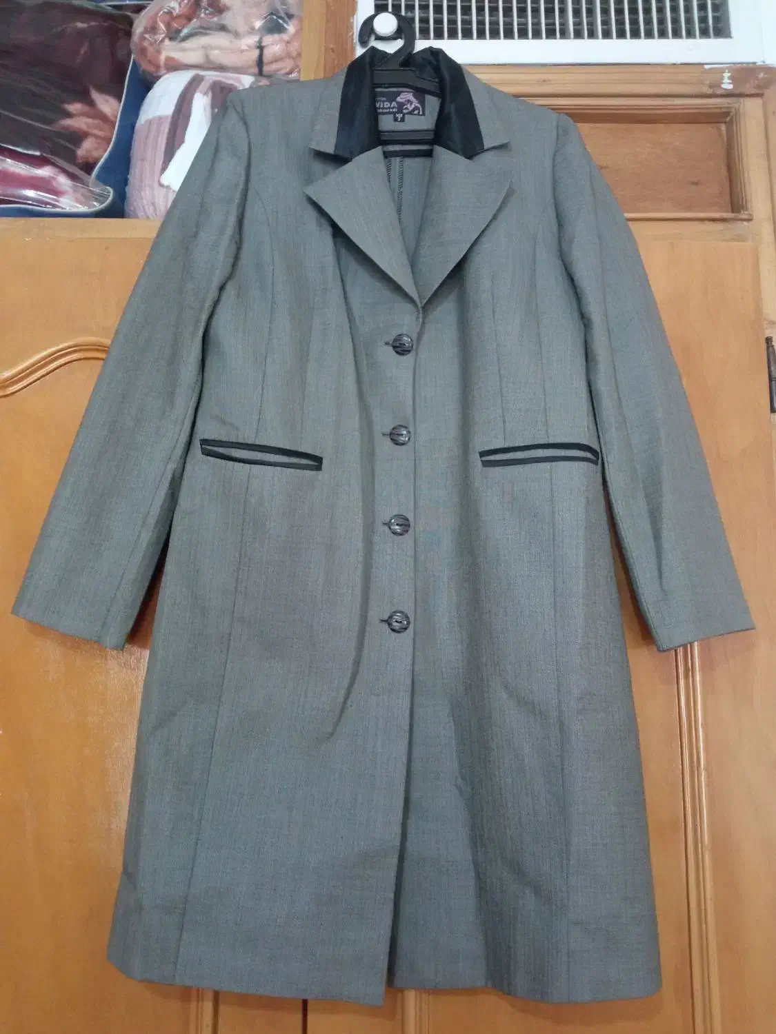 مانتو نو|لباس|بروجرد, |دیوار