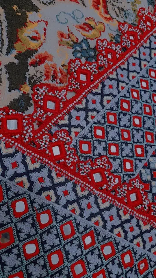 کریشی وسرتوپ|لباس|هیرمند, |دیوار