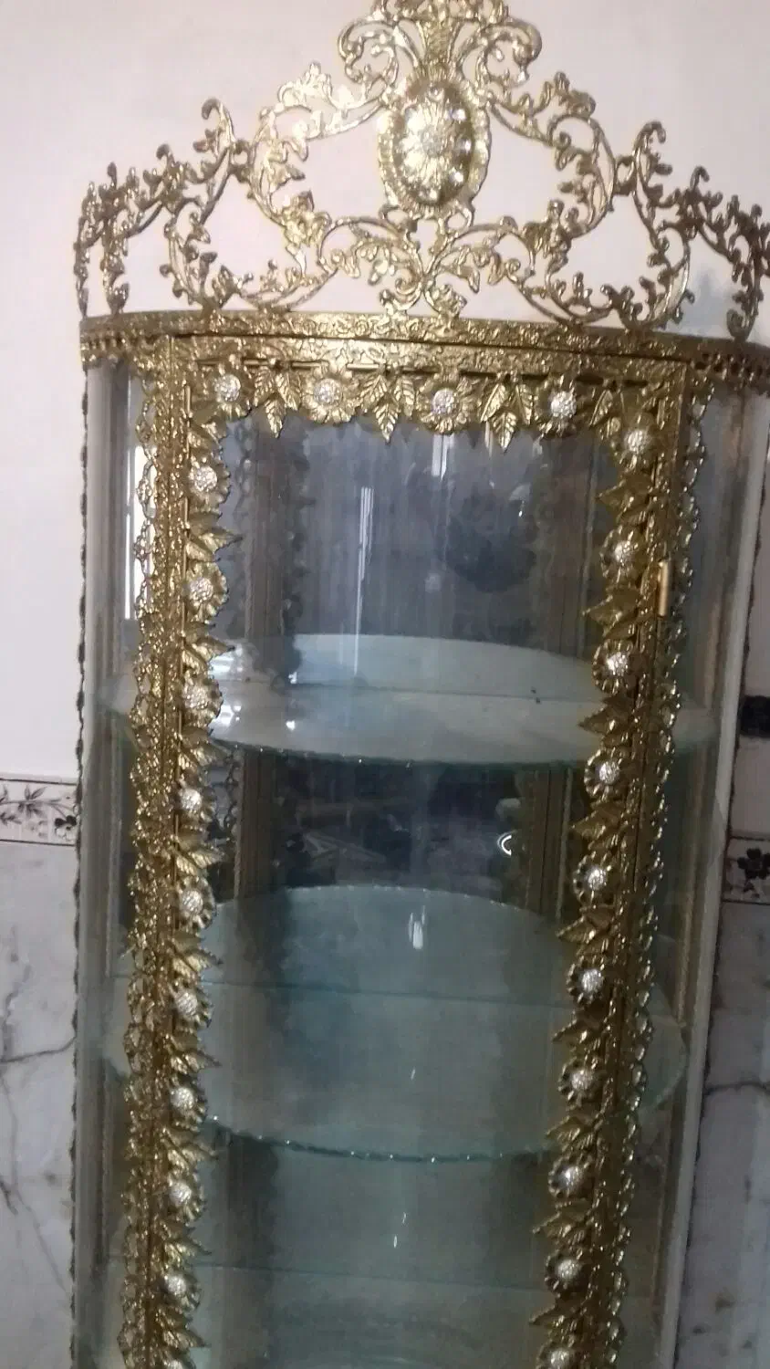 بوفه|بوفه، ویترین، کنسول|صحنه, |دیوار