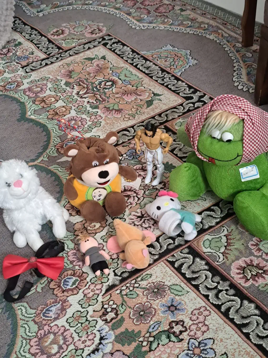 تعدادی عروسک نو|اسباببازی بچه|پرند, فاز ۶|دیوار