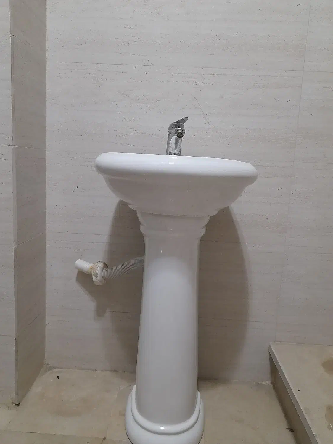 روشویی با شیر آب|لوازم سرویس بهداشتی|نوشهر, |دیوار