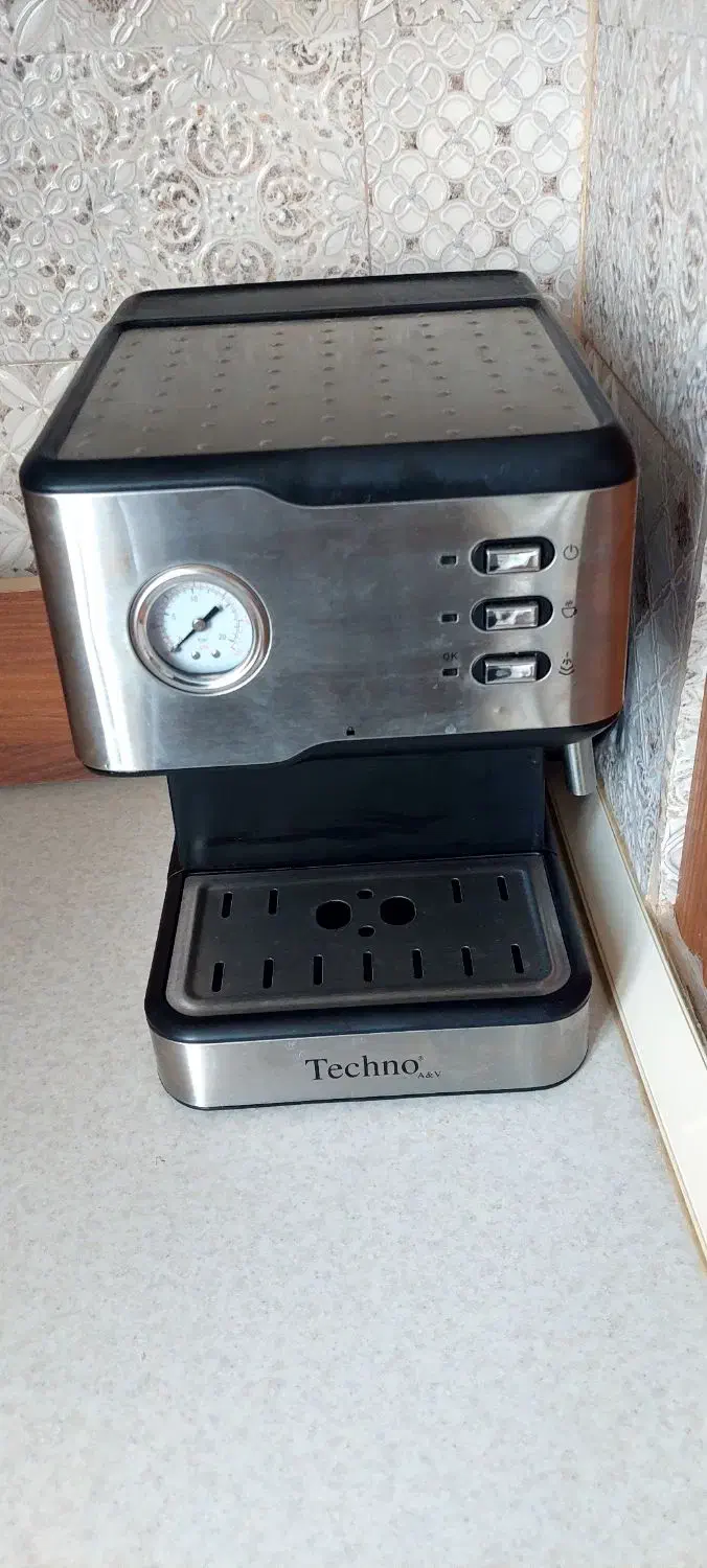 فروش یک دستگاه اسپرسو ساز خانگی تکنو|سماور، چایساز، قهوهساز|نظرآباد, رسالت|دیوار