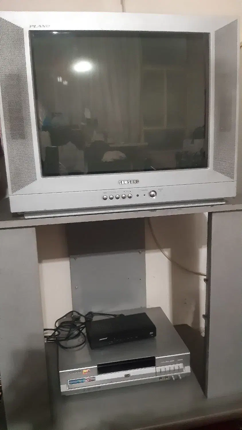 تلویزیون ۲۱ومیزویک دستگاه سیدی ودستگاه دیجیتال|تلویزیون و پروژکتور|اراک, |دیوار