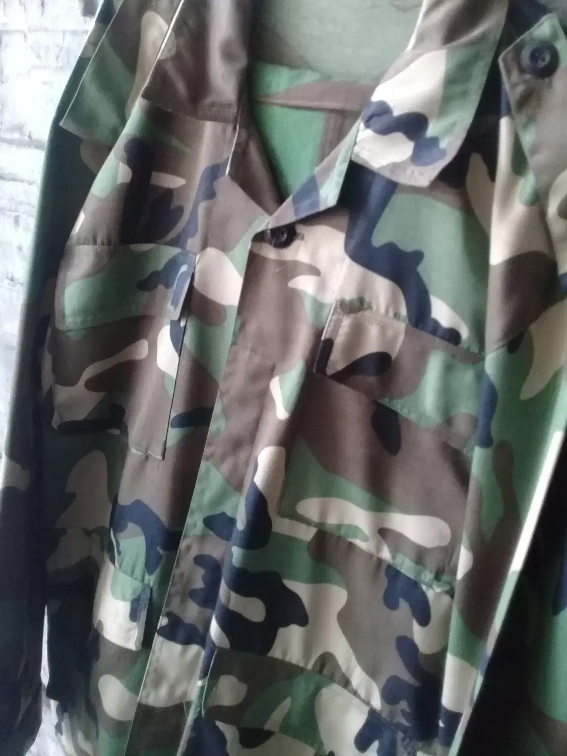 لباس نظامی|لباس|رشت, لاکان شهر|دیوار