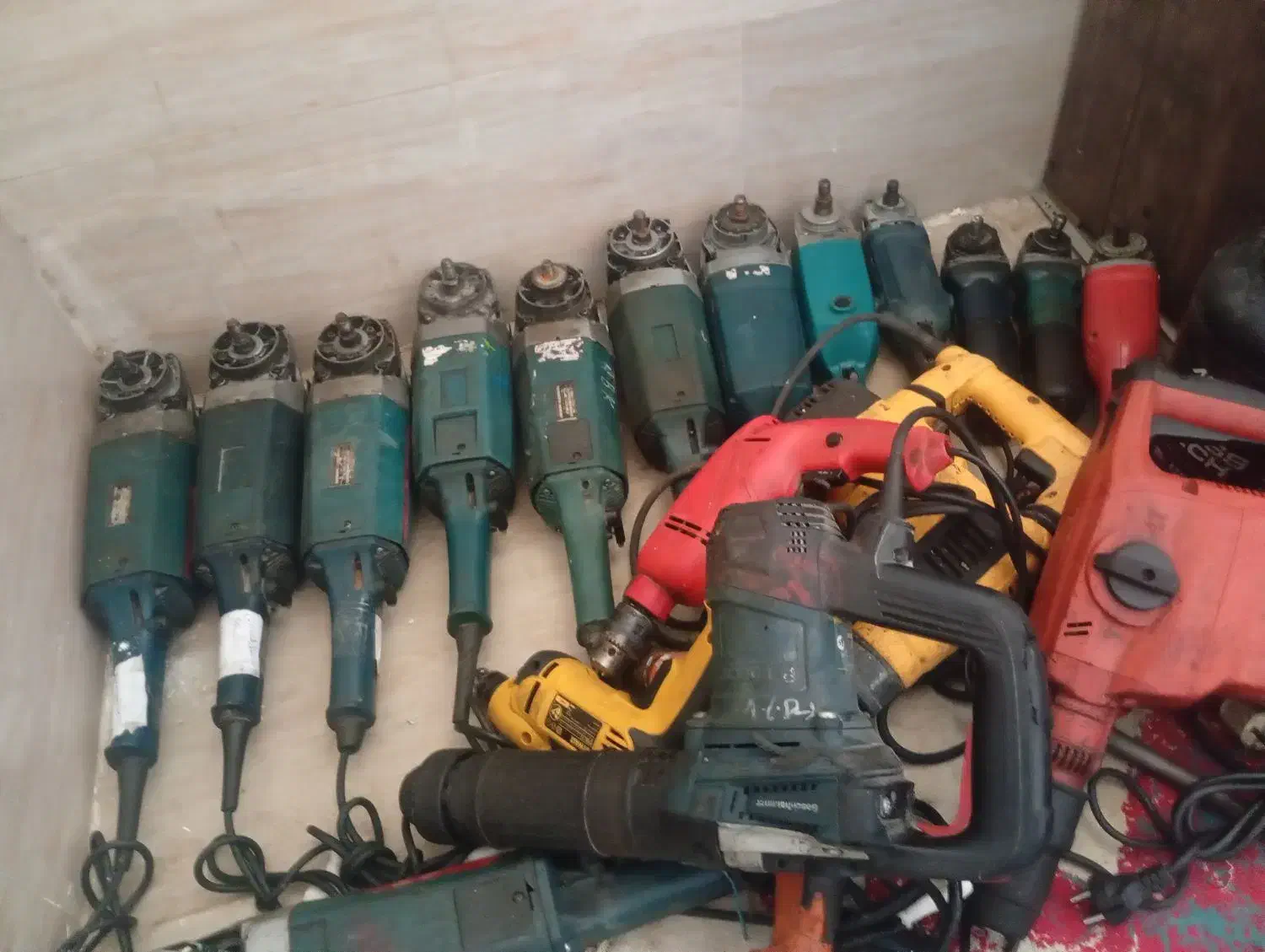 دستگاه های برقی|ابزارآلات|شیراز, کوشک میدان|دیوار