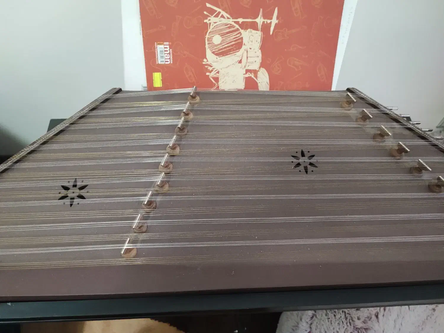 سنتور همراه پایه نگهدارنده و پایه نت|سازهای سنتی|اصفهان, بهارستان|دیوار