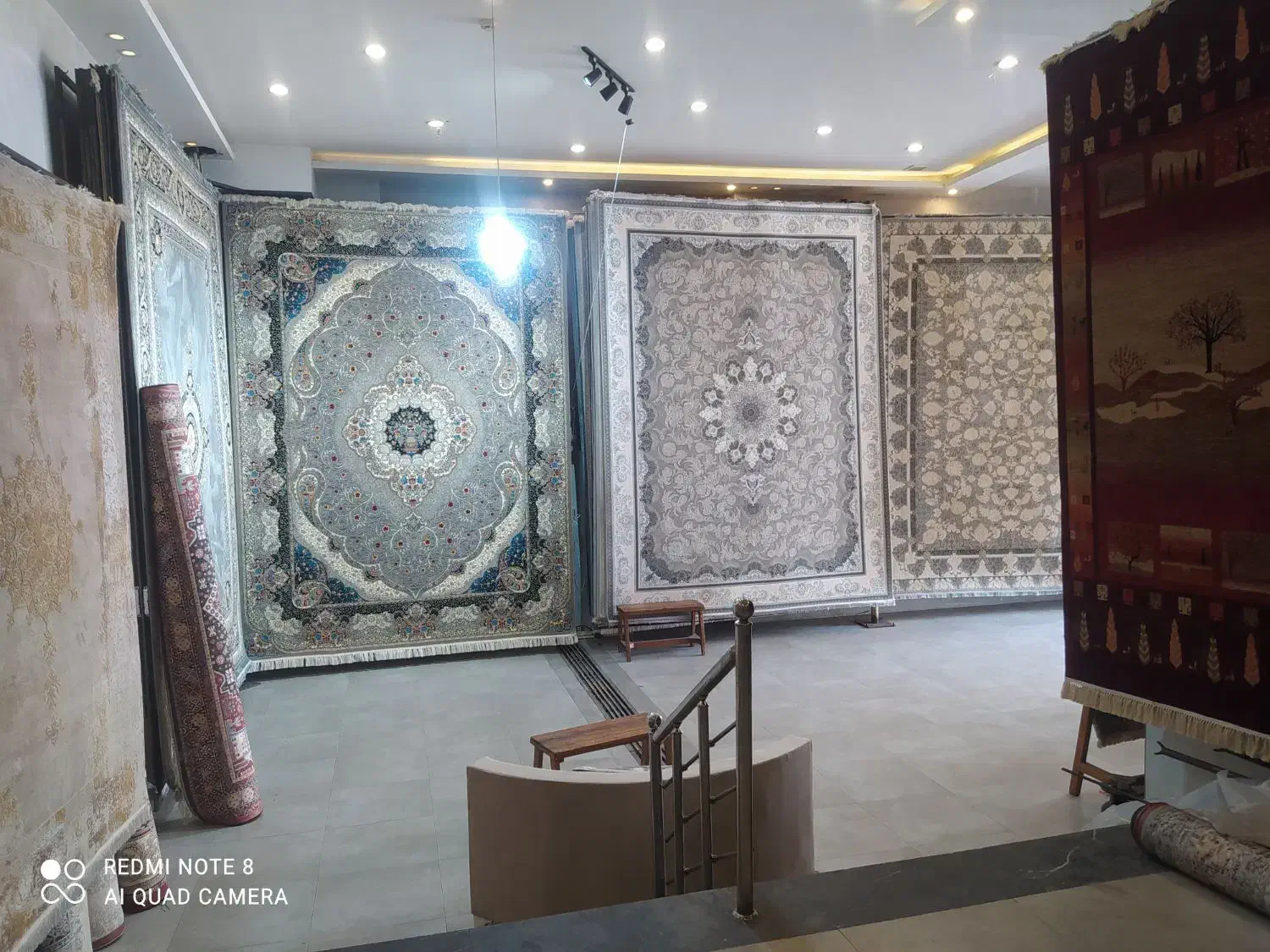 تعدادی فرش استوک به دلیل تعقییرشغل|فرش|شیراز, فرهنگیان|دیوار