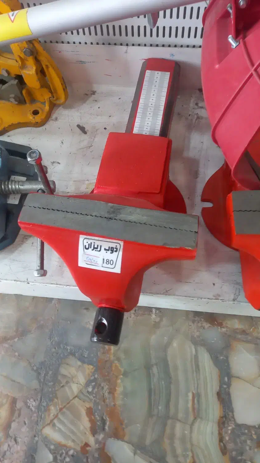 گیره گیرپا رومیزی چدنی و فولادی|ابزارآلات|شیراز, دروازه اصفهان|دیوار