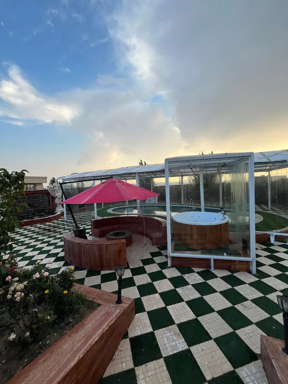 ویلا استخر ابگرم جکوزی|اجارهٔ کوتاهمدت ویلا و باغ|شیراز, قلات|دیوار