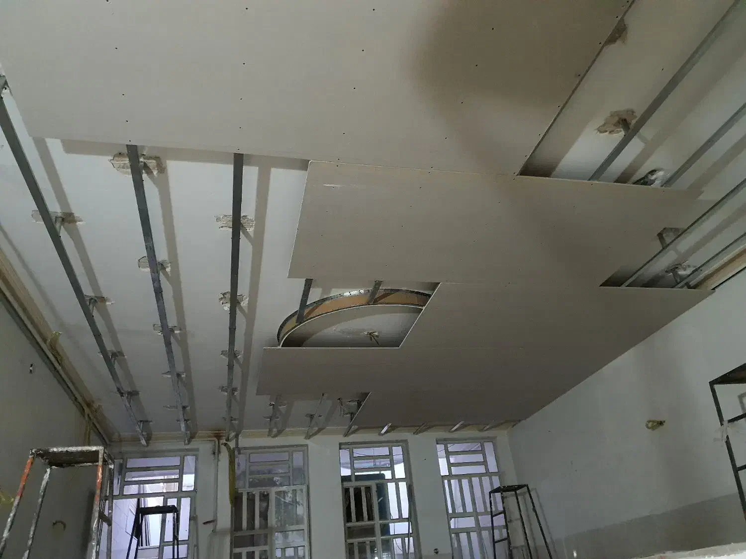 اجرای کناف کلیک۶۰×۶۰ pvc دیوار جداکننده انواع دکور|خدمات پیشه و مهارت|یزد, |دیوار