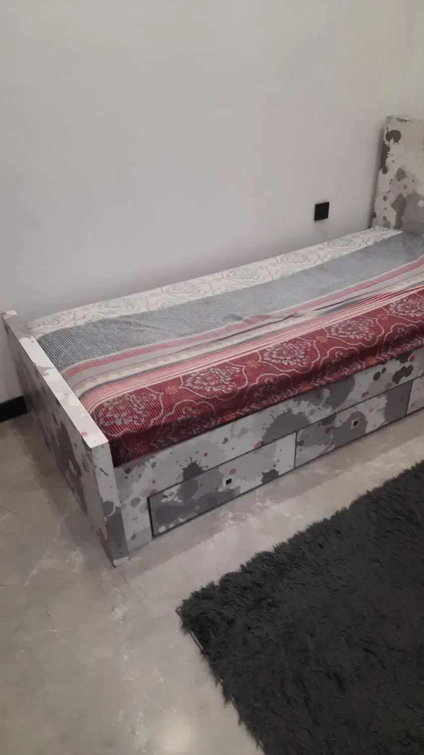 تخت تک نفره و میز تحریر ام دی اف|تخت و سرویس خواب|رشت, جهاد|دیوار