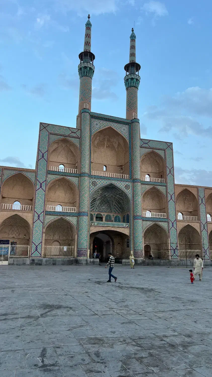 اجاره تجاری طبقه اول میدان امیرچقماق|اجارهٔ مغازه و غرفه|یزد, |دیوار
