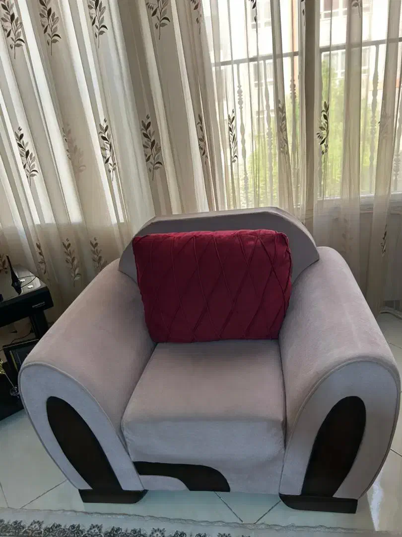 فروش ساعت ایستاده + مبل راحتی + ۴ میز شیشه ای|مبلمان خانگی و میز عسلی|کرج, شهرک بنفشه|دیوار