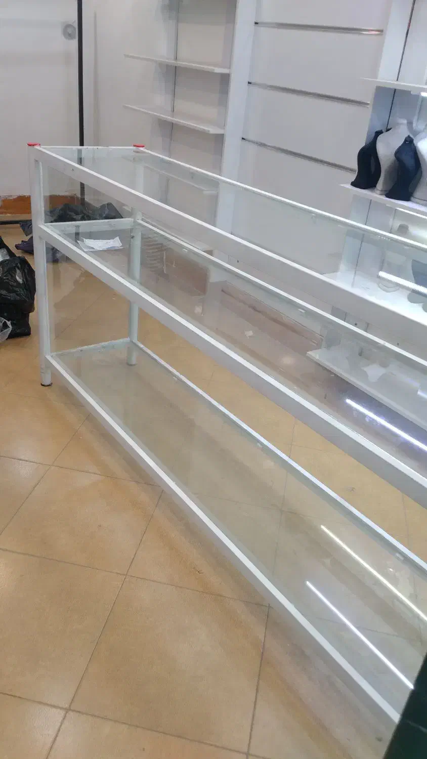 میز ویترین شیشه وفلزو استند جوراب|فروشگاه و مغازه|سبزوار, کوی گلستان|دیوار