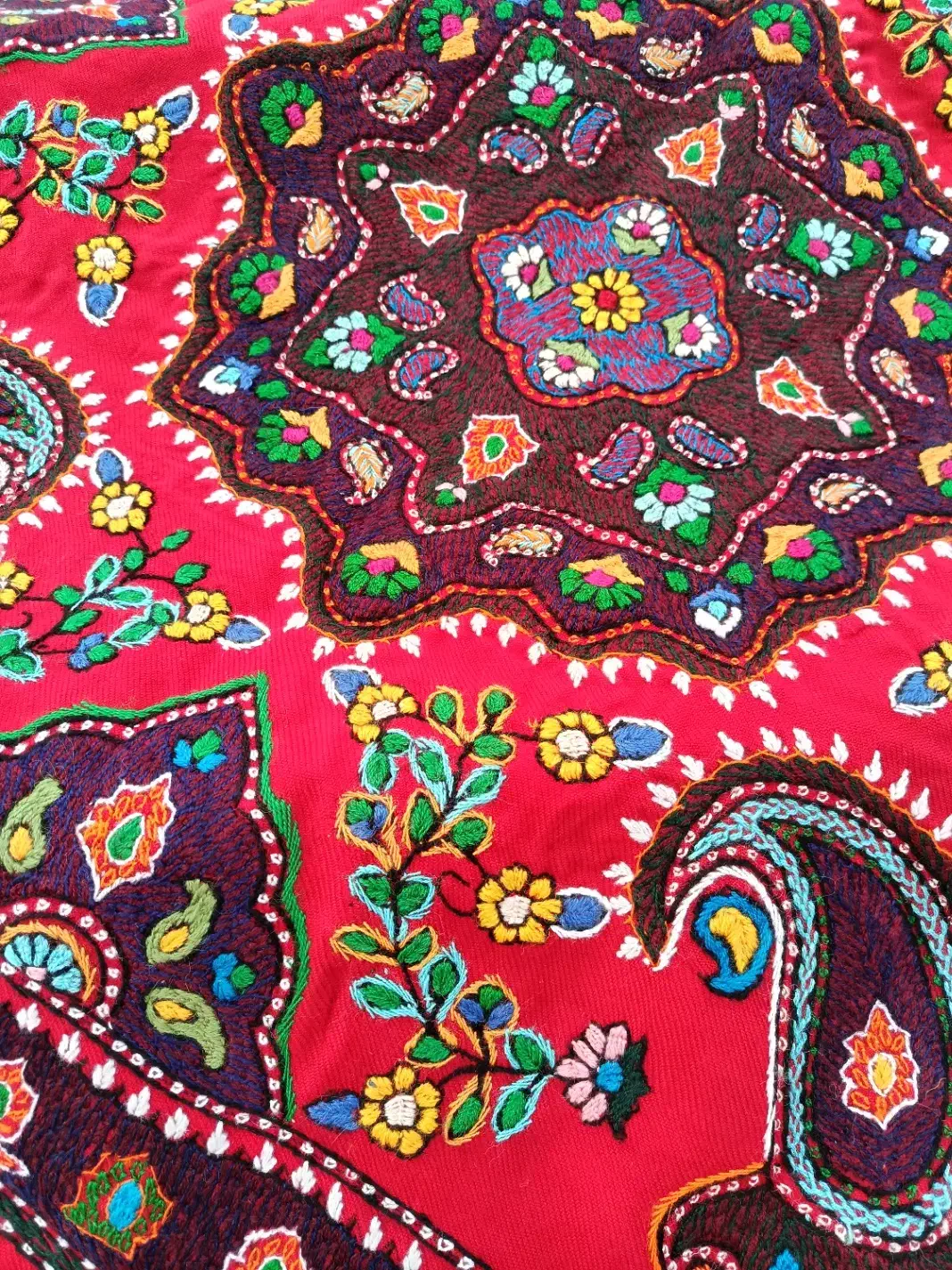 بقچه قرمز شب یلدا|پرده، رانر، رومیزی|سیرجان, |دیوار