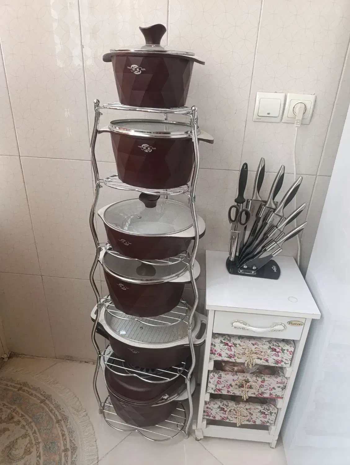 پایه قابلمه|آب‌چکان و نظم‌دهنده ظروف|نیشابور, ده حلاج|دیوار