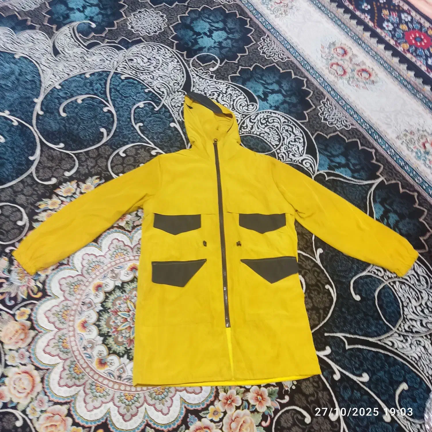 بارونی|لباس|بروجرد, |دیوار