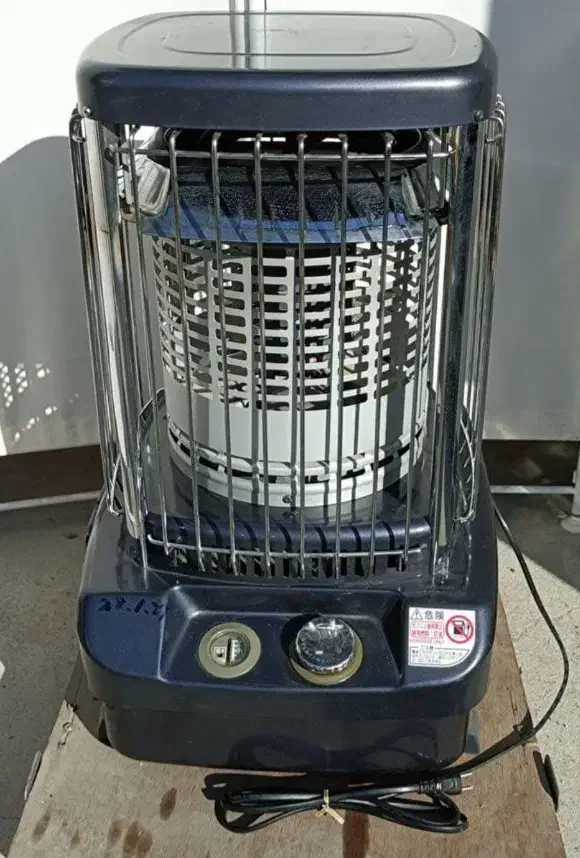 بخاری نفتی ژاپنی برقی قدیمی عتیقه|کلکسیون اشیاء عتیقه|قیامدشت - خاورشهر, |دیوار