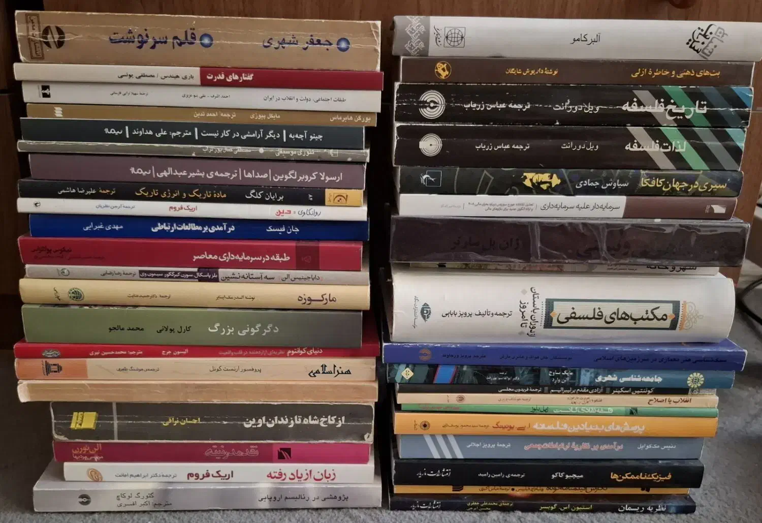 ۴۰ جلد کتاب در زمینه های مختلف|کتاب و مجله تاریخی|ملارد, |دیوار