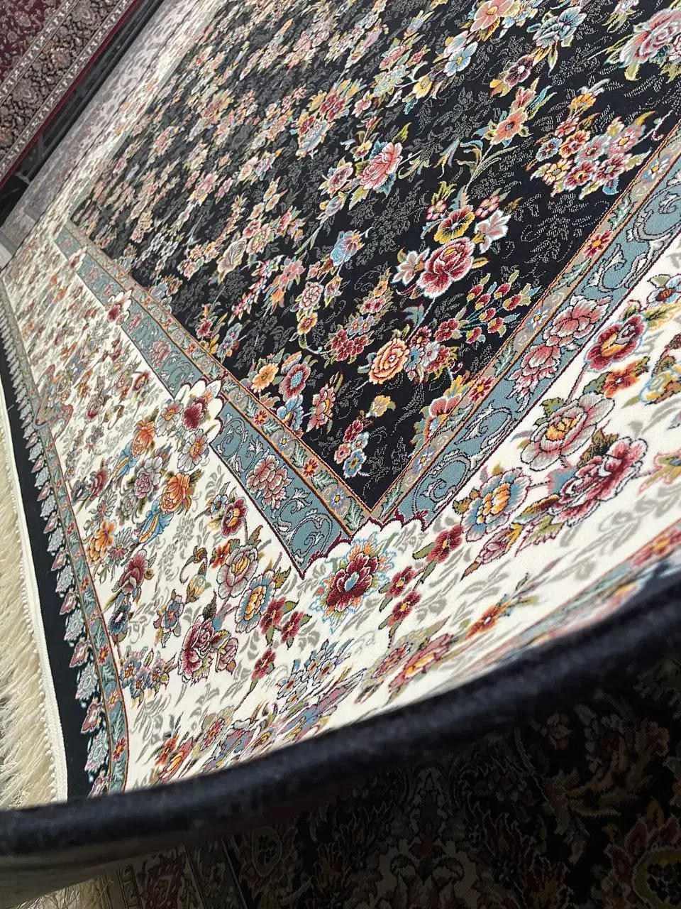 فرش آرمیتا سرمه ای حاشیه کرم ۷۰۰شانه ۱۲و۹و۶ متری|فرش|قم, باجک دو|دیوار