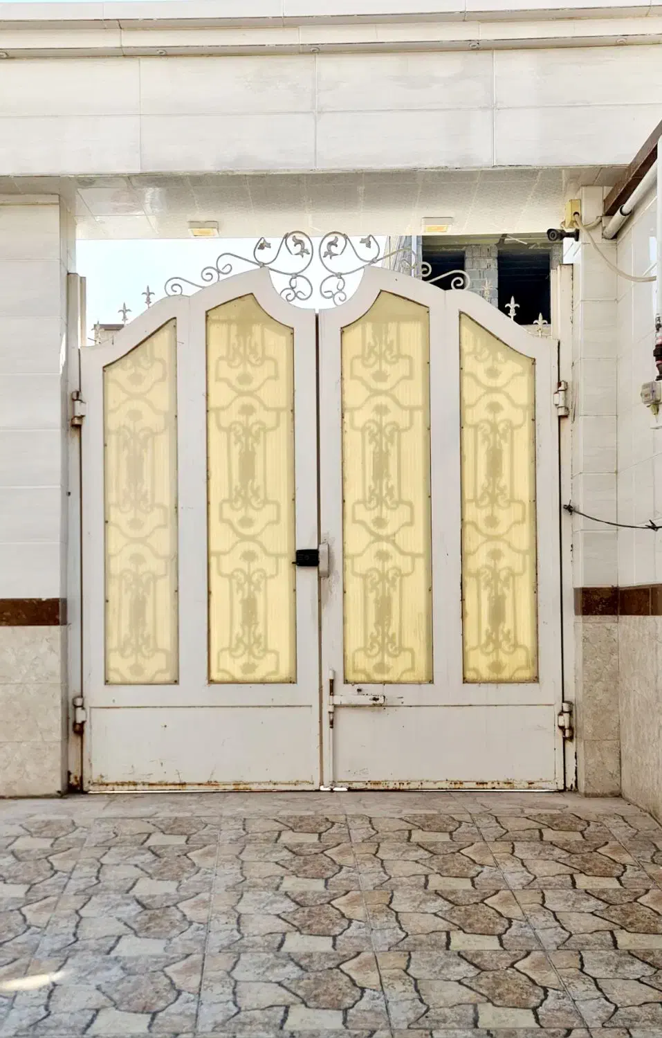 درب حیاط آهنی سالم و محکم|مصالح و تجهیزات ساختمان|برازجان, |دیوار