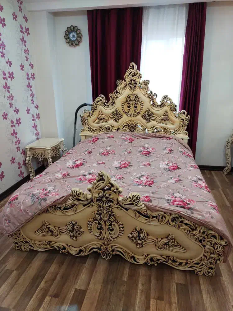 ست تخت و پایتختی و میز ارایش|تخت و سرویس خواب|رشت, گلسار|دیوار