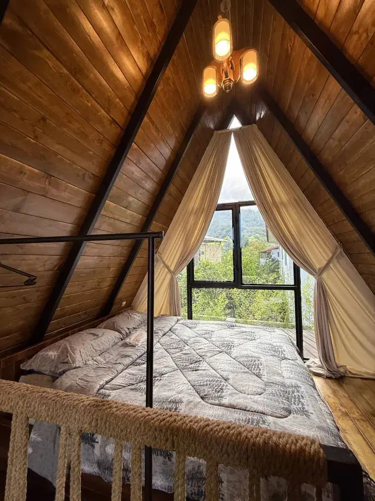 کلبه سوئیسی جنب تلکابین رامسر|اجارهٔ کوتاهمدت ویلا و باغ|رامسر, |دیوار