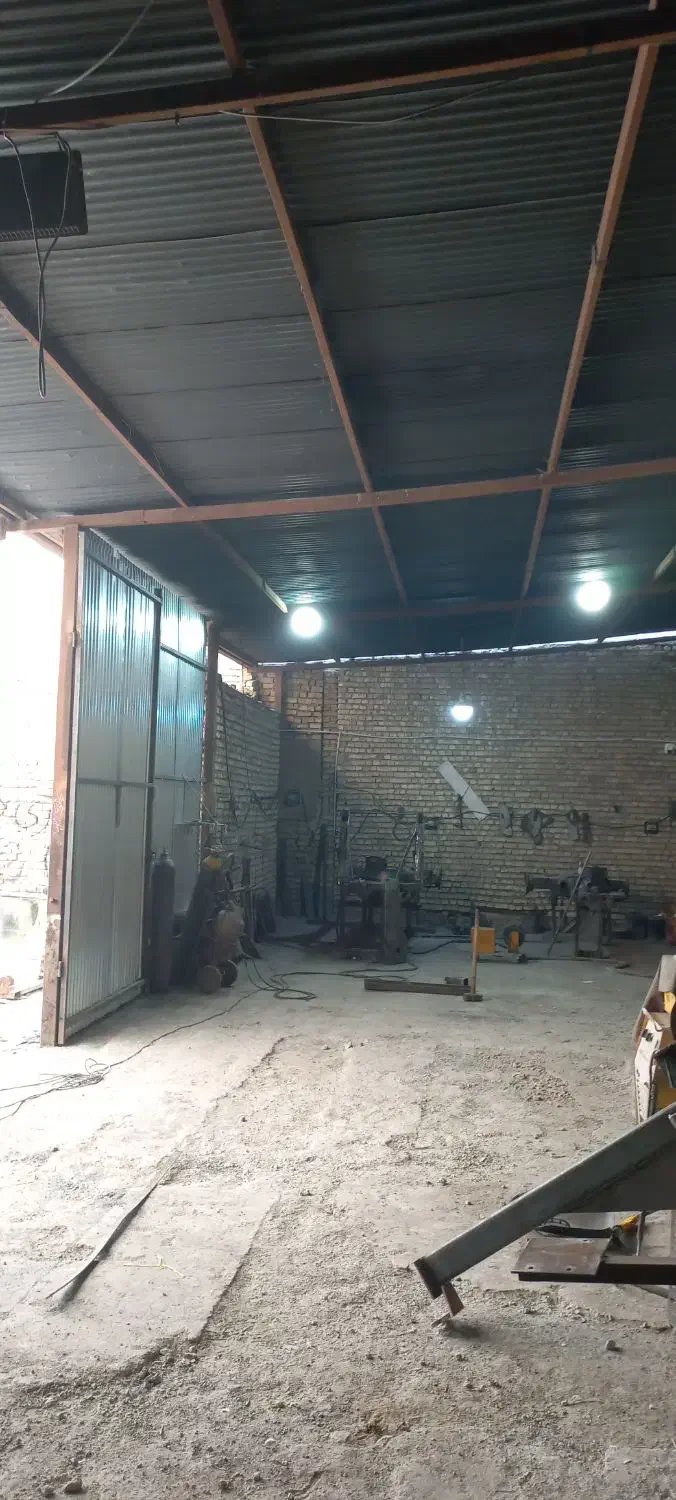 کارگاهی به متراژ ۳۷۰ متر که ۱۲۰ متر آن سوله میباشد|اجارهٔ دفتر صنعتی، کشاورزی، تجاری|خمینیشهر, |دیوار