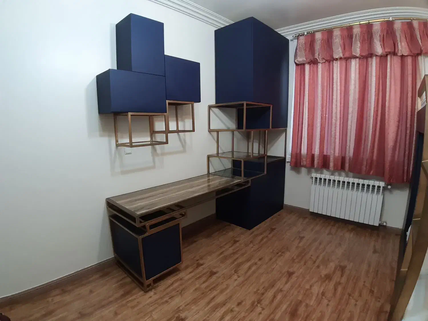 فروش مجموعه تخت و میز مطالعه سفارشی ساز|تخت و سرویس خواب|رشت, پل تالشان|دیوار