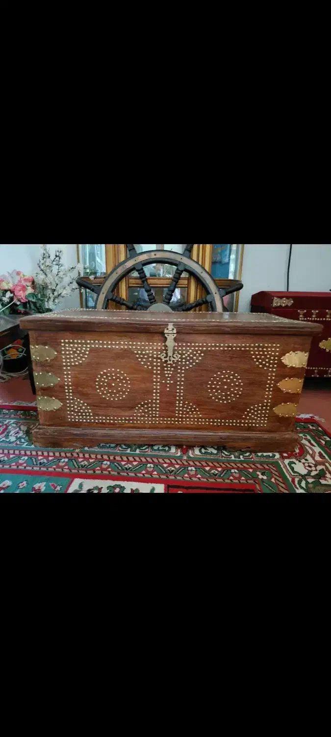 صندوق قدیمی بسیار زیبا|کلکسیون اشیاء عتیقه|بندر گناوه, |دیوار