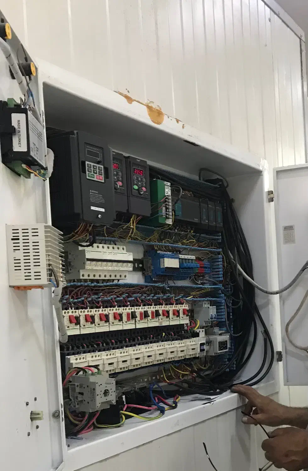 برق کار صنعتی /اورهال دستگاه / plc/hmi/driver|خدمات پیشه و مهارت|باسمنج, |دیوار