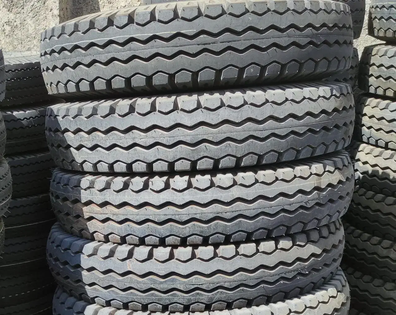 لاستیک دست دوم|فروشگاه و مغازه|رشت, پیله داربن|دیوار