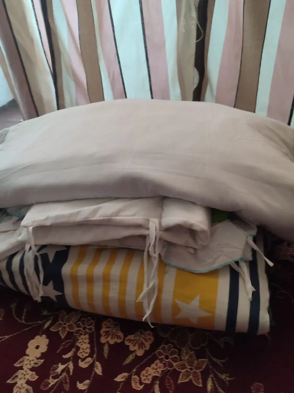 تشک و پتو..|رختخواب، بالش، پتو|فولادشهر, B5|دیوار