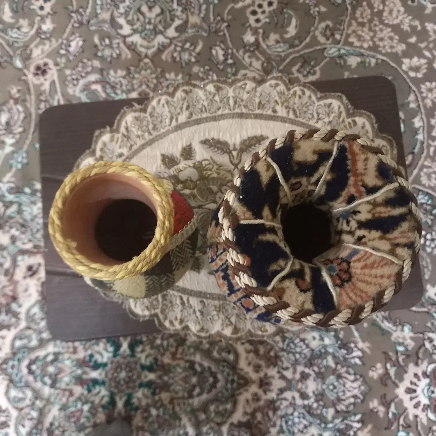 دوعدد گلدان باروکش کرک دستباف ویکی روکش گلیم باف|صنایع دستی و سایر لوازم تزئینی|قم, آذر (نکویی)|دیوار