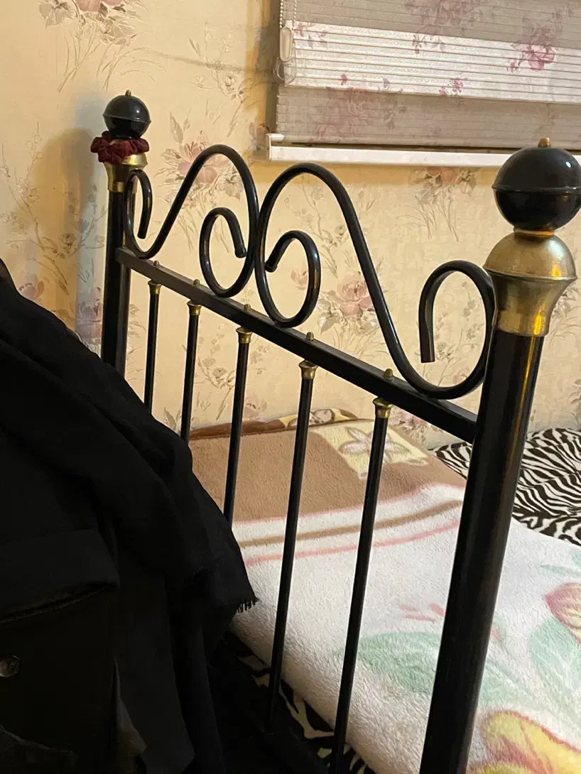 تخت آهنی|تخت و سرویس خواب|مشهد, هنرور|دیوار