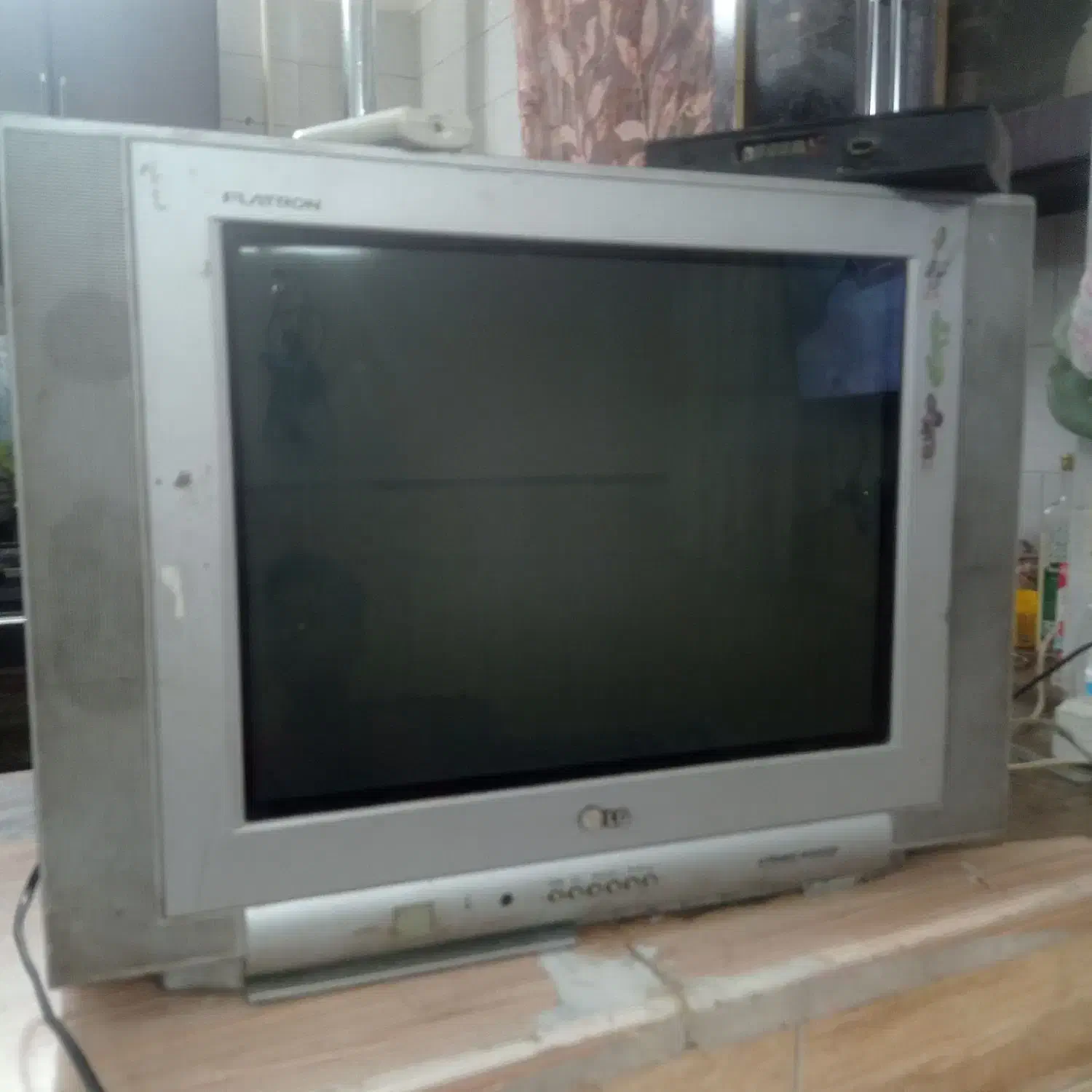 تلویزیون همراه با دستگاه دیجیتال|تلویزیون و پروژکتور|اردکان, |دیوار