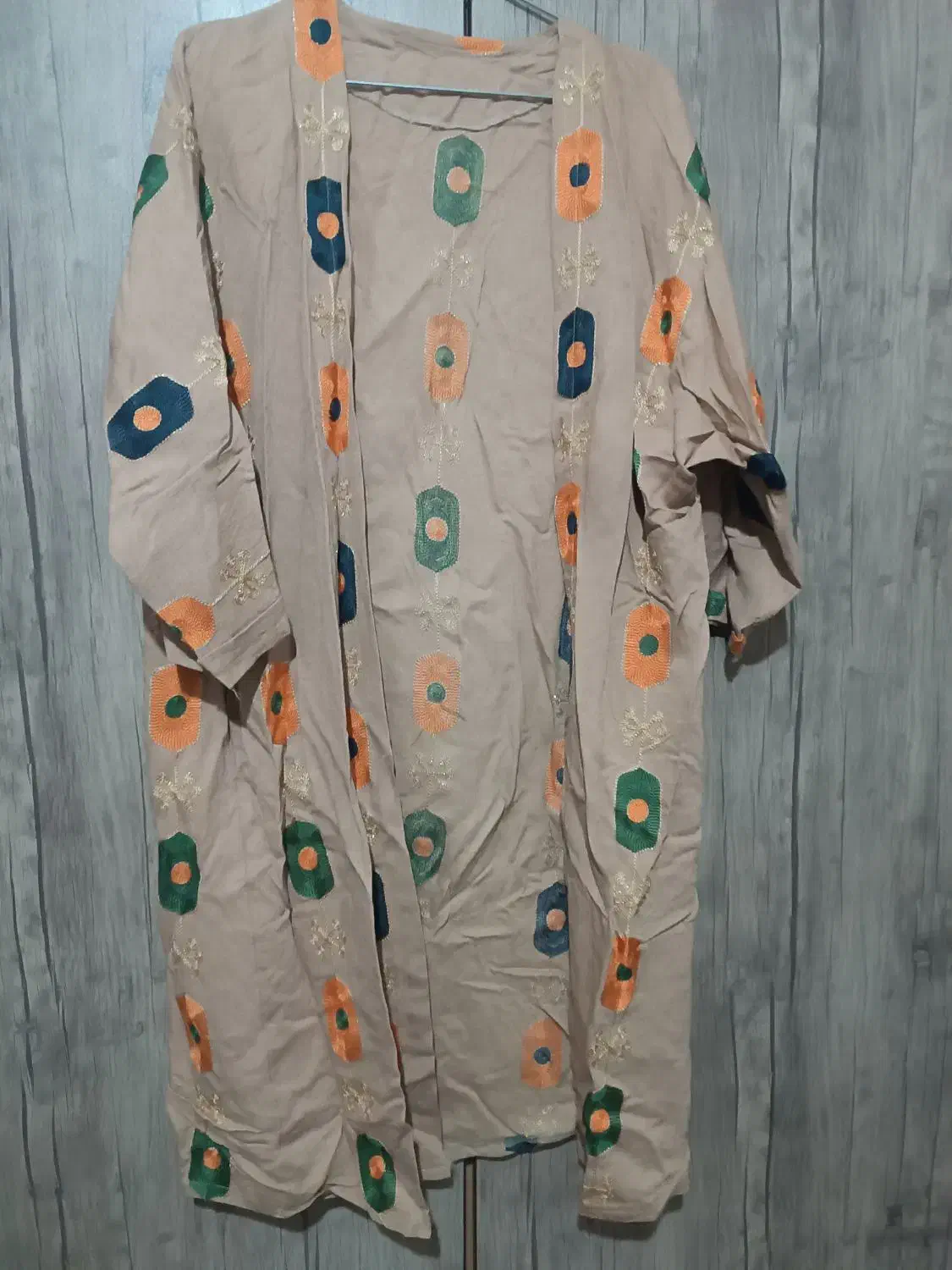 مانتو جلو باز|لباس|میانه, |دیوار