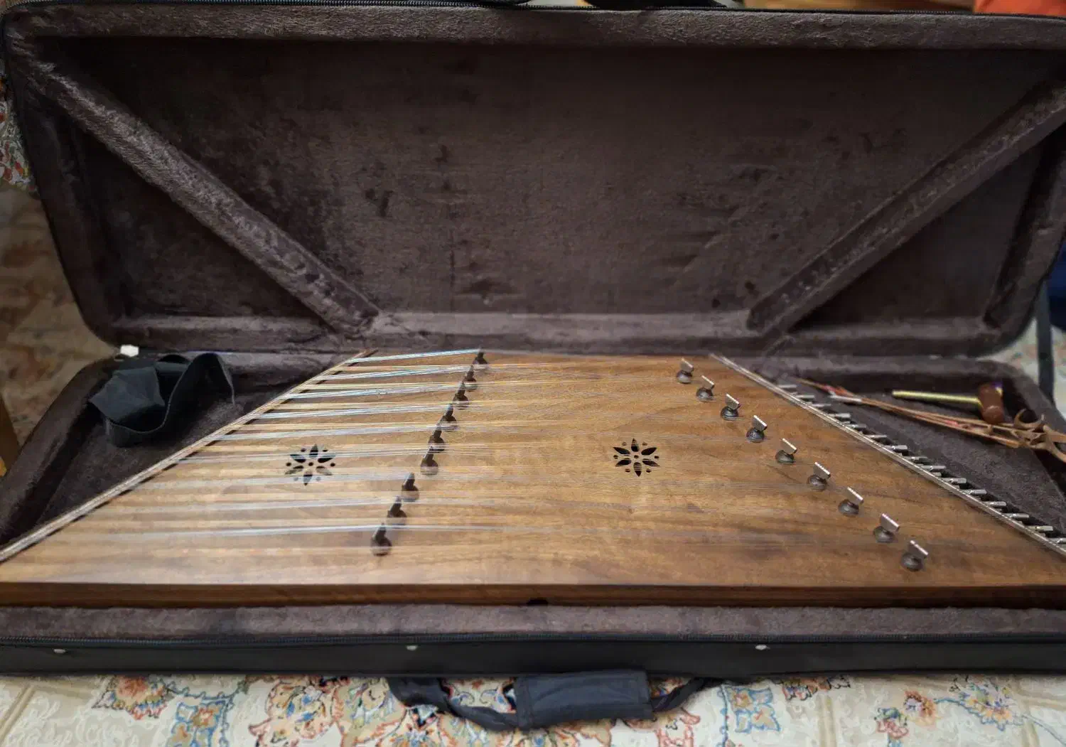 سنتور منوچهر فدایی (در حد نو) با کیف و مضراب|سازهای سنتی|رشت, کاکتوس|دیوار