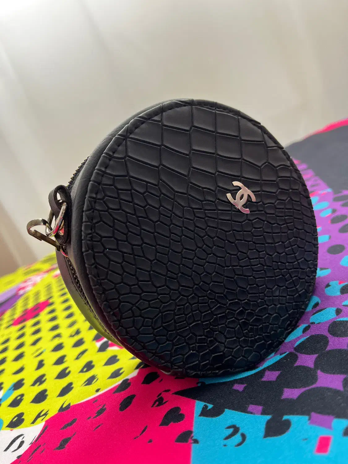 کیف|کیف، کفش، کمربند|خوی, |دیوار