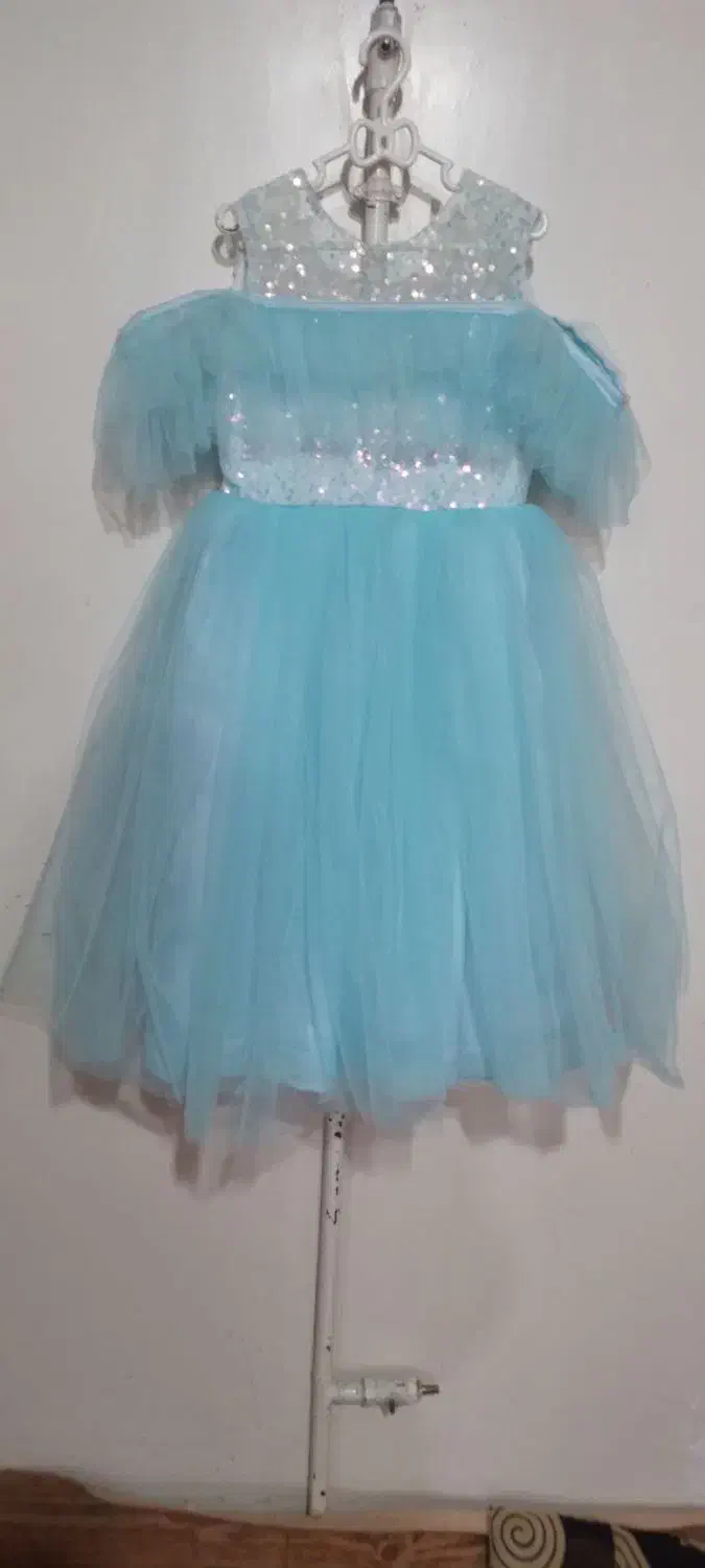 لباس وخترانه وکفش|کفش و لباس بچه|خوی, |دیوار