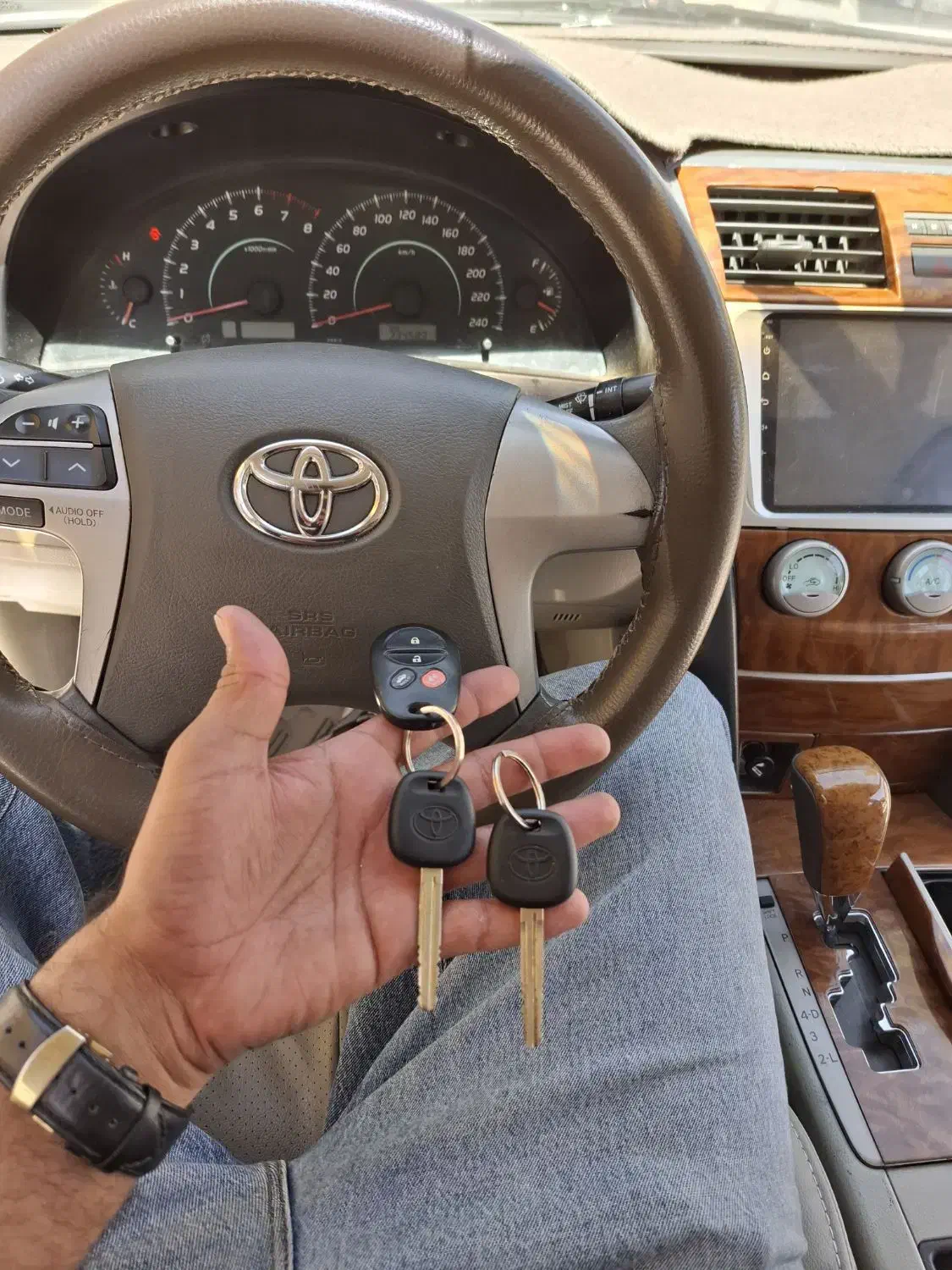 کلیدسازی ساخت ریموت و سوئیچ باز کردن درب|خدمات پیشه و مهارت|کرمان, |دیوار