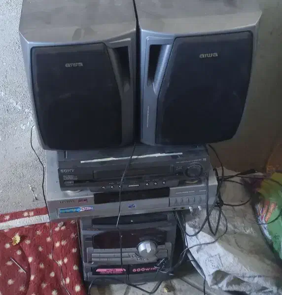 دوعدد دستگاه  کاست قدیمی و دی وی دی سونی و سامسونگ|پخش‌کننده DVD و ویدیو|خمین, |دیوار