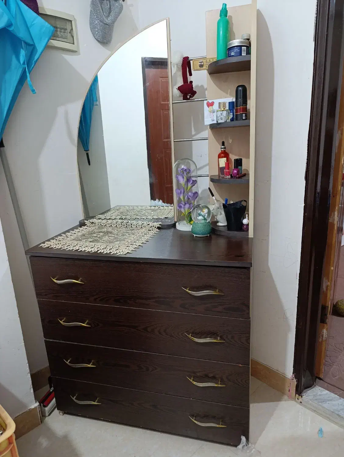 میزآرایشی|بوفه، ویترین، کنسول|سنگر, |دیوار