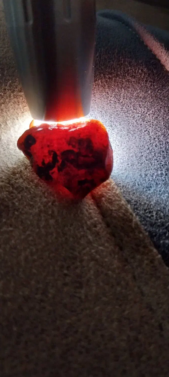 سنگی مشکوک...|جواهرات|شوط, |دیوار