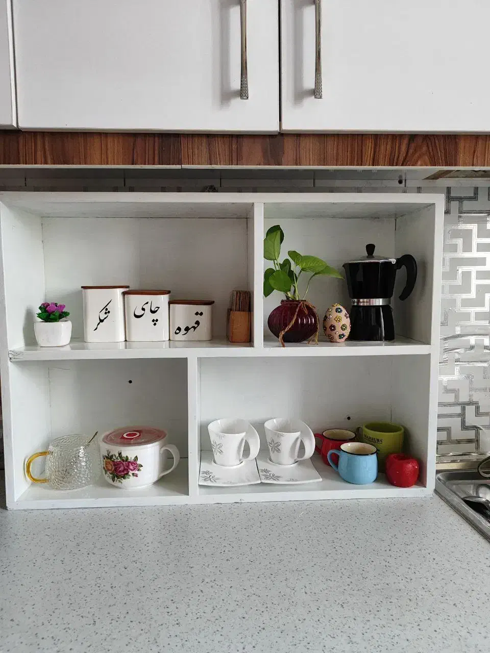 شلف چوبی محکم مناسب کتابخانه یا اشپزخانه|کتابخانه، شلف، قفسههای دیواری|هشتگرد, فاز ۲ مهستان|دیوار