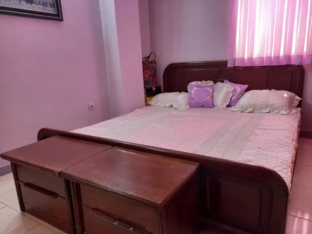 تخت دونفره وتشک ودراوروآینه و قاب اینه و پاتختی|تخت و سرویس خواب|گرگان, |دیوار