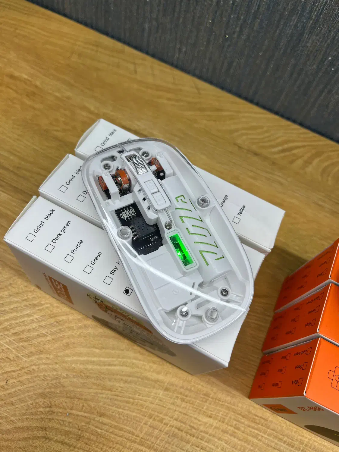 موس لپتاپ بلوتوثی شارژی RGB مدل شیشه ای و ساده|قطعات و لوازم جانبی رایانه|قم, حاج زینل|دیوار