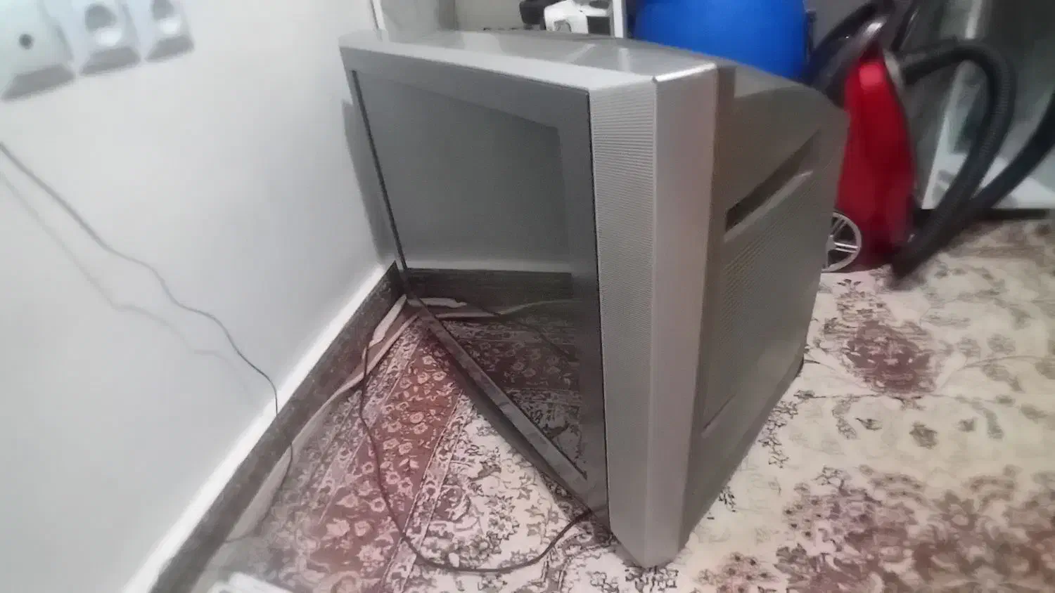 تلویزیون قدیمی|تلویزیون و پروژکتور|شاندرمن, |دیوار