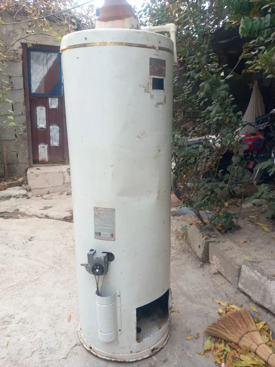 آبگرمکن قدی ایستاده بدون هیچ سوراخی و ایرادی|آبگرمکن، پکیج، شوفاژ|گرگان, |دیوار